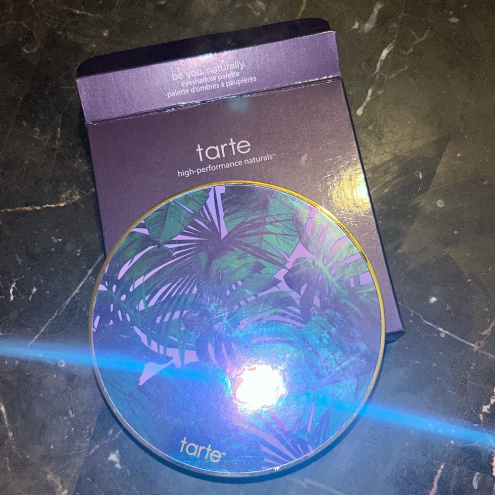 Tarte be you. Naturally. Eyeshadow palette